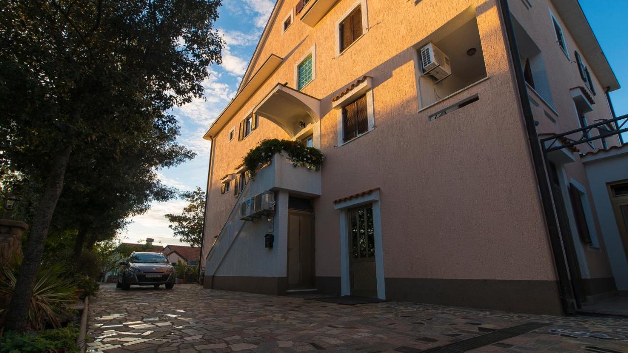 Guest House Lavanda 4 Njivice Exterior foto